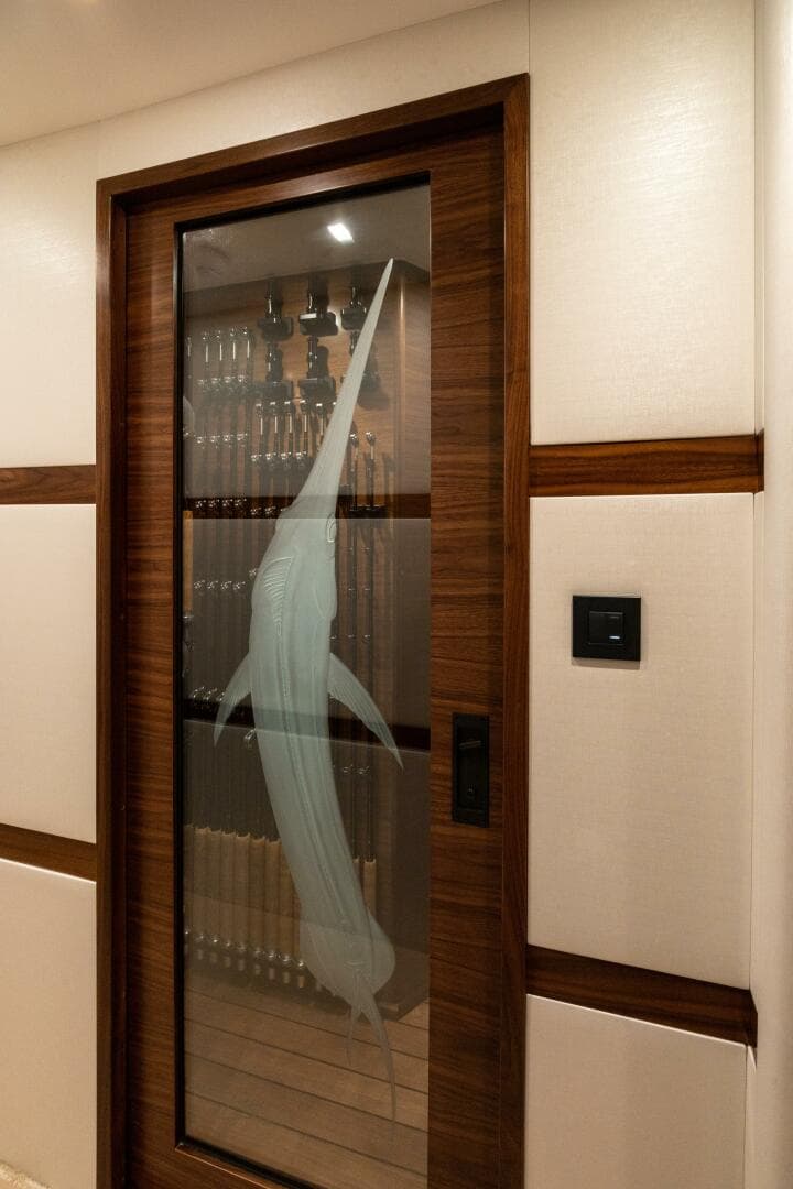 2025 Viking 82 Convertible — photo 37