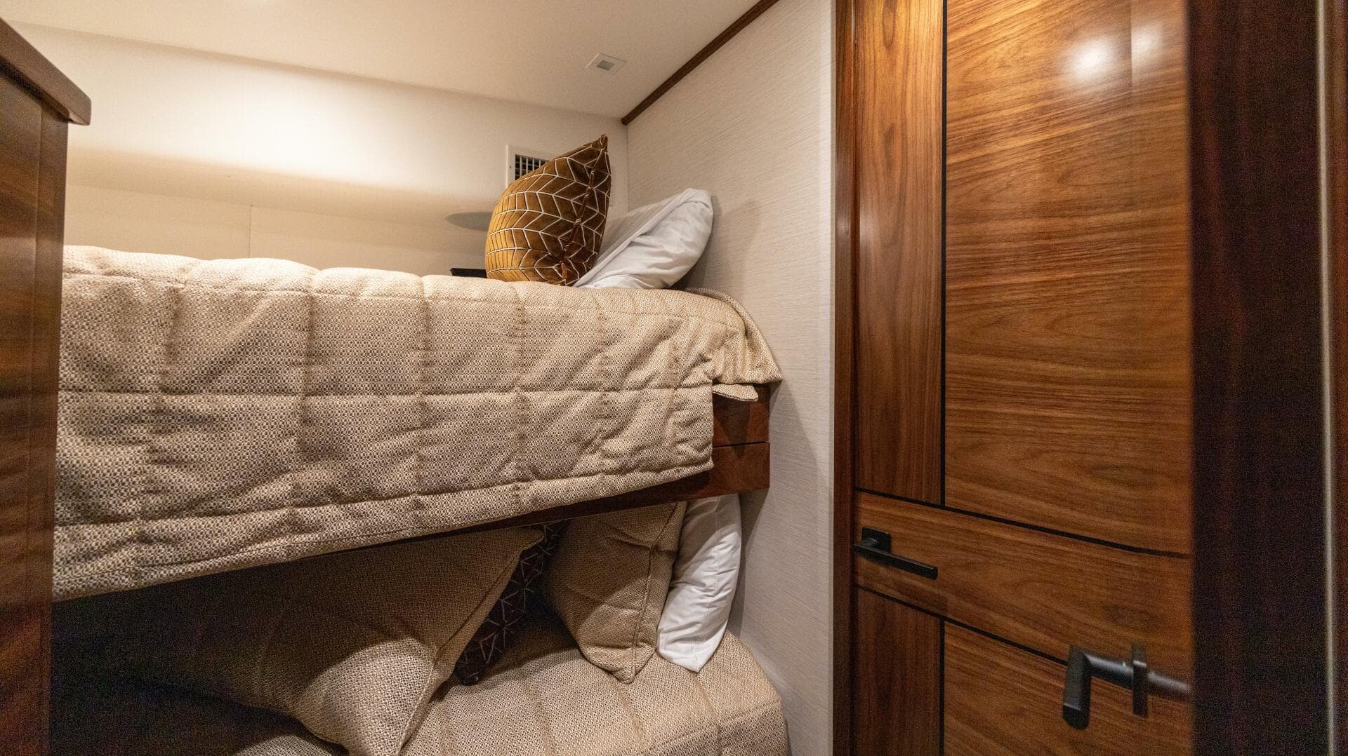 2025 Viking 82 Convertible — photo 27