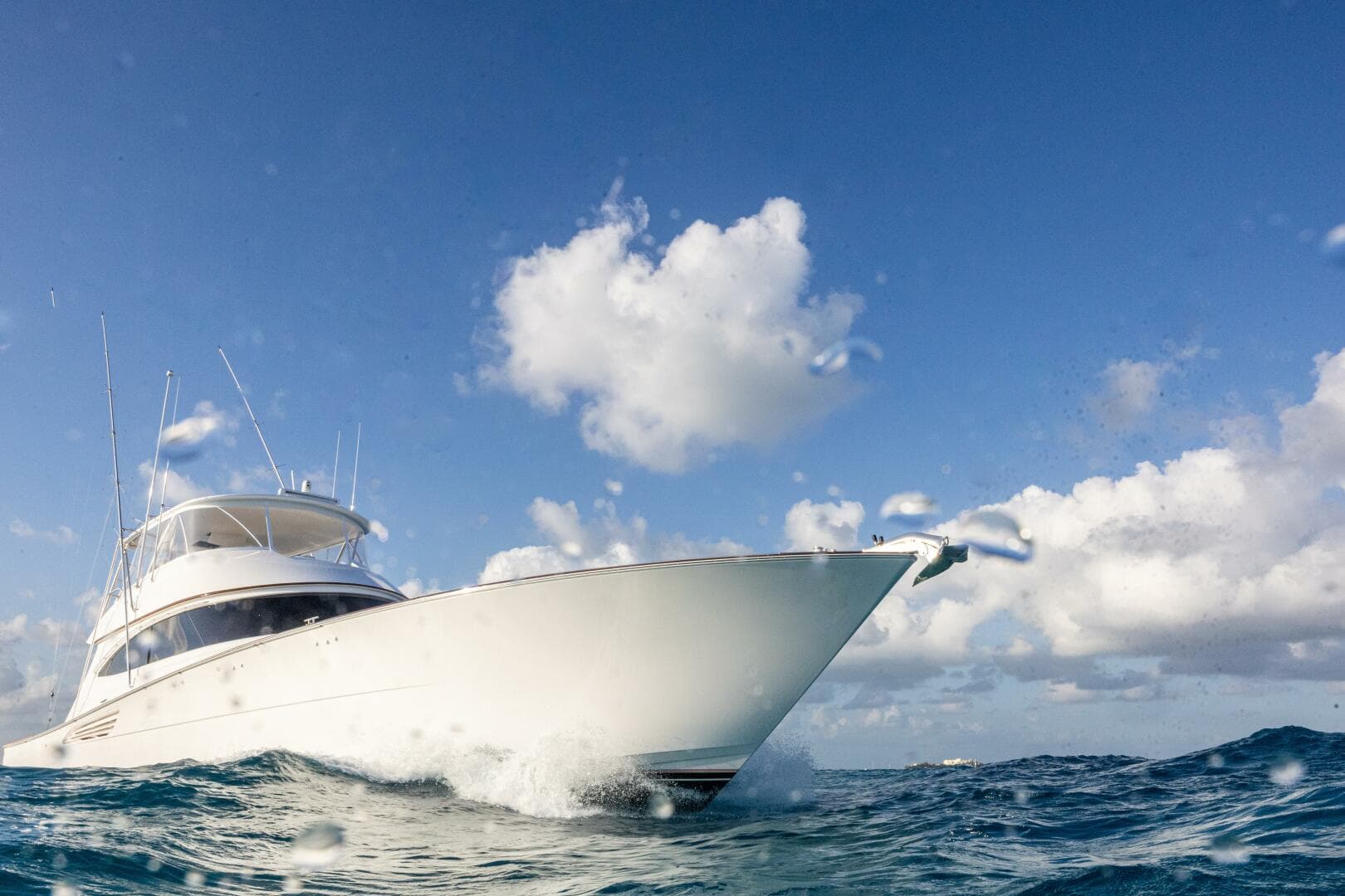 2025 Viking 82 Convertible — photo 70