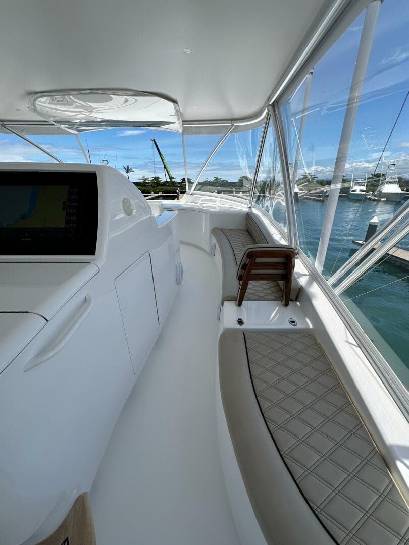 2025 Viking 82 Convertible — photo 53