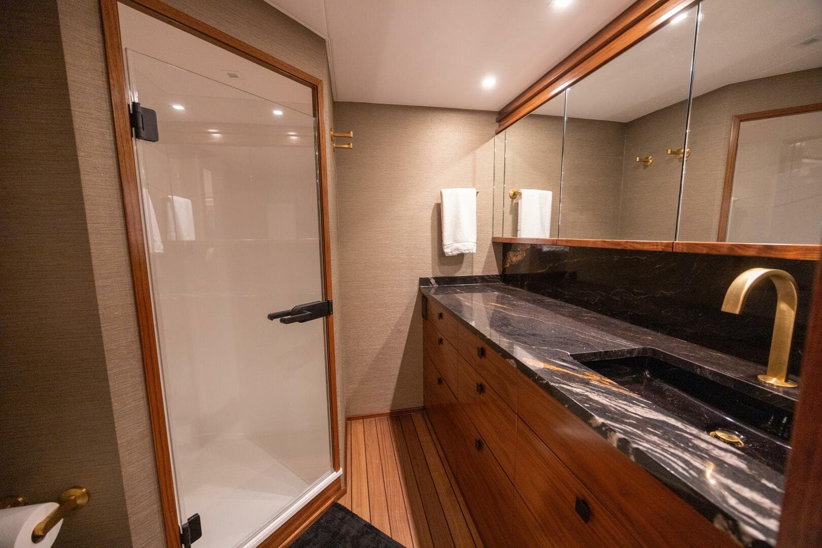 2025 Viking 82 Convertible — photo 21