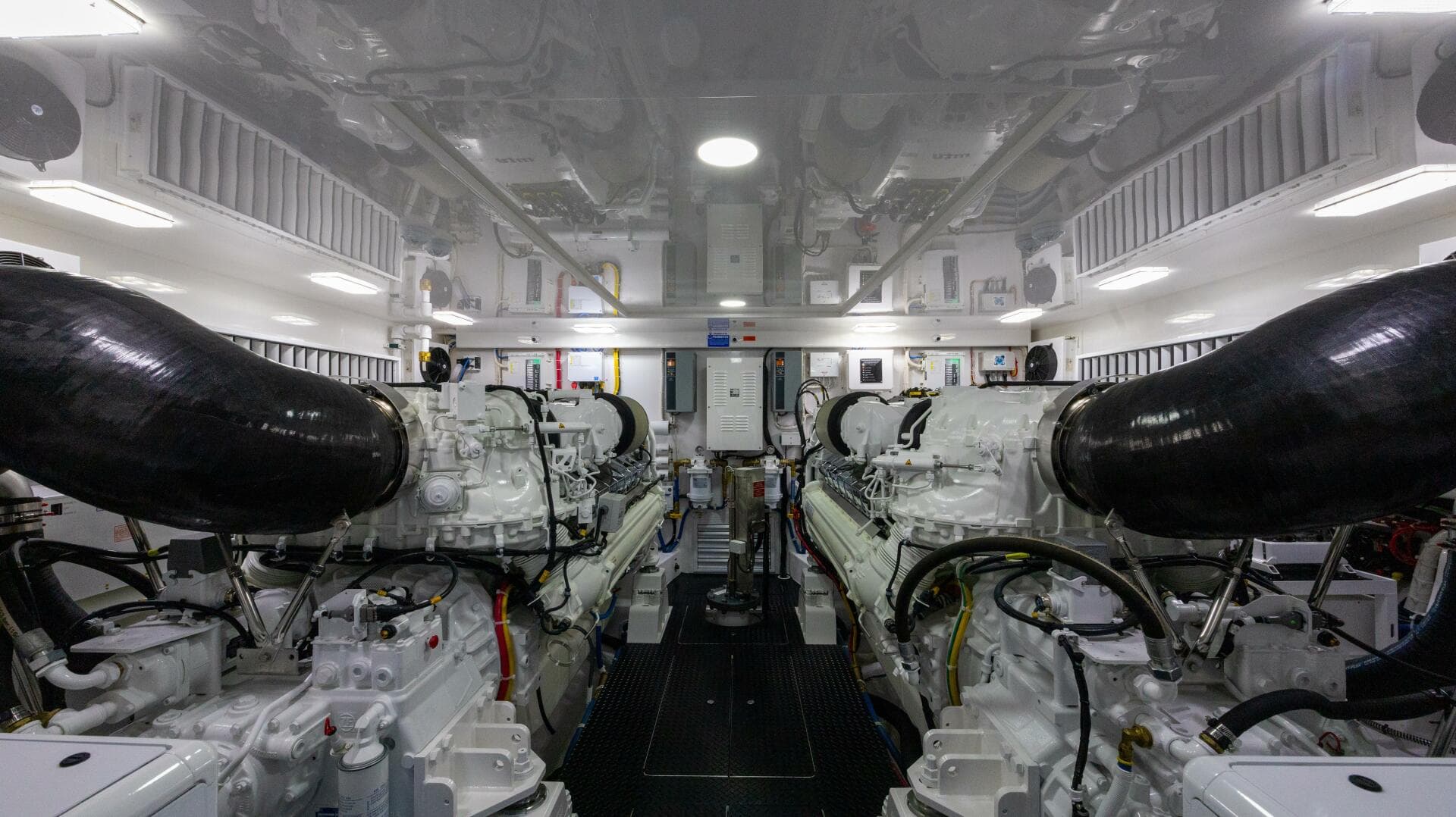 2025 Viking 82 Convertible — photo 62