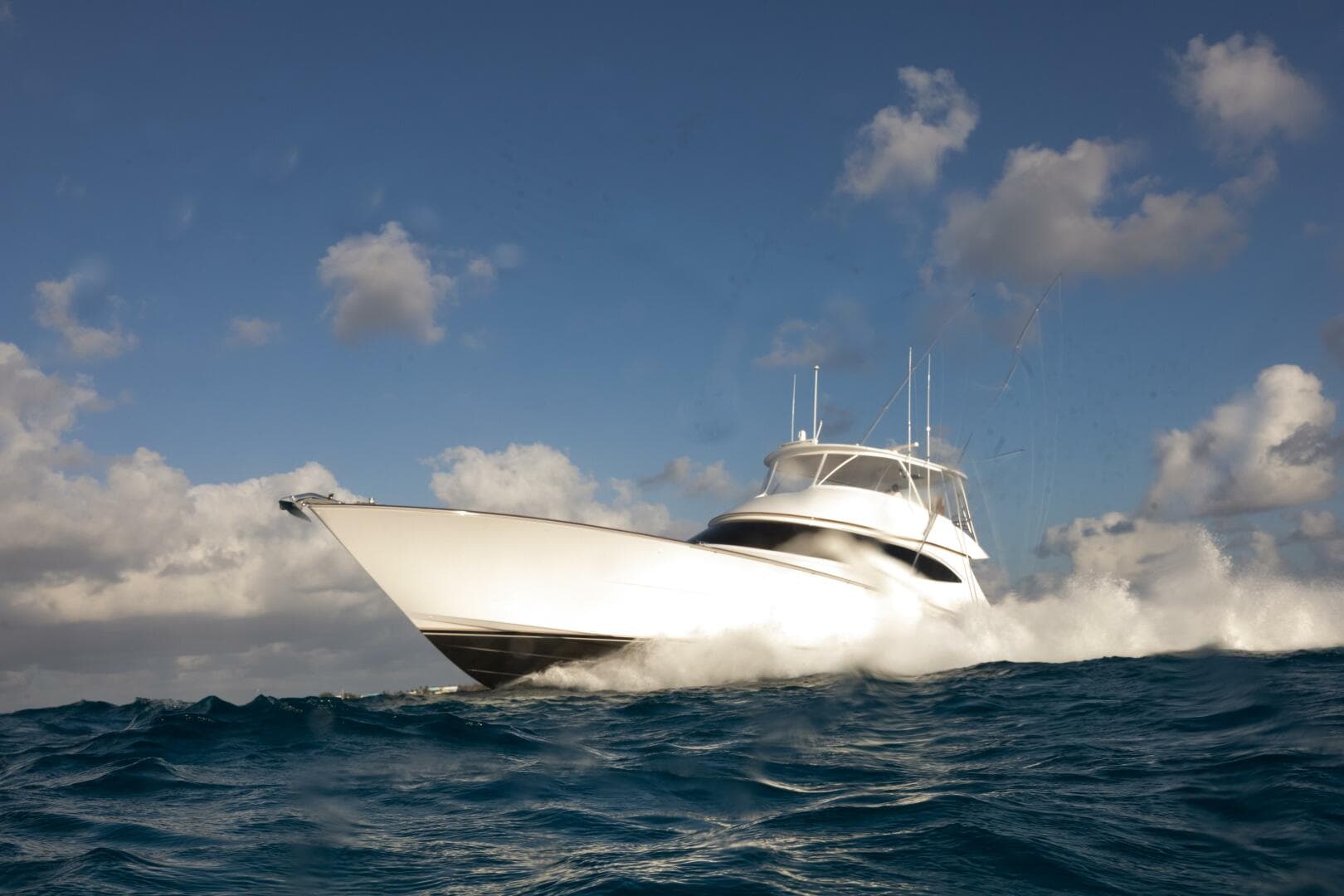 2025 Viking 82 Convertible — photo 79