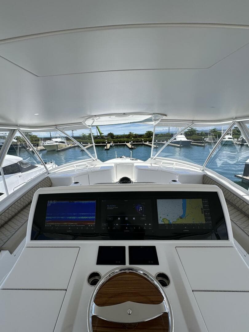 2025 Viking 82 Convertible — photo 47