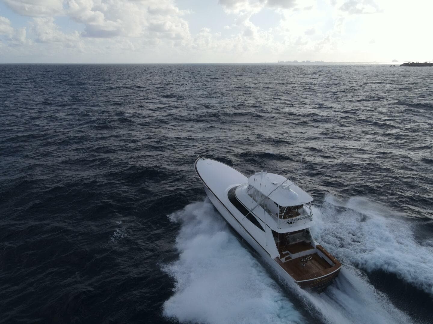 2025 Viking 82 Convertible — photo 80