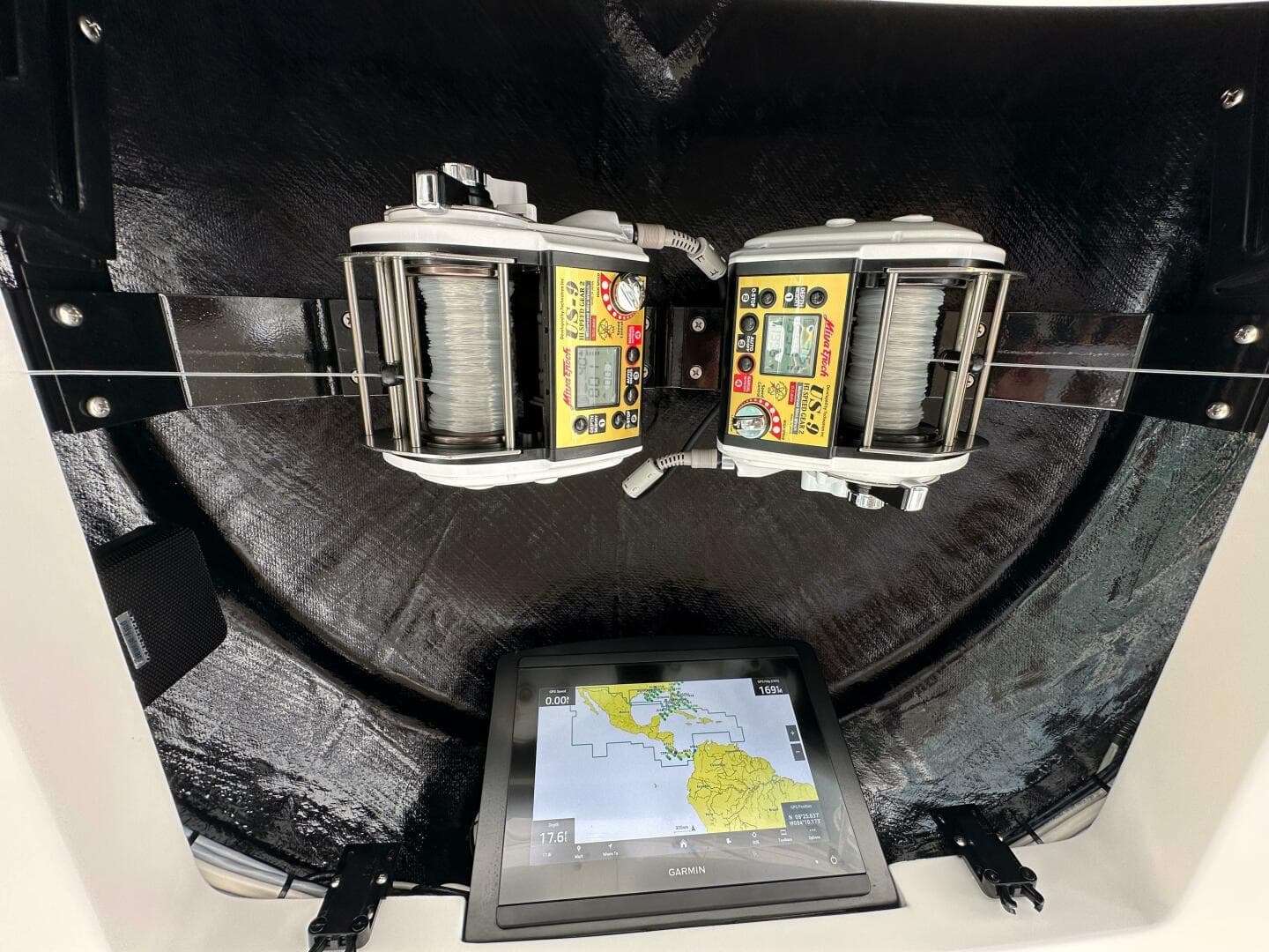 2025 Viking 82 Convertible — photo 55