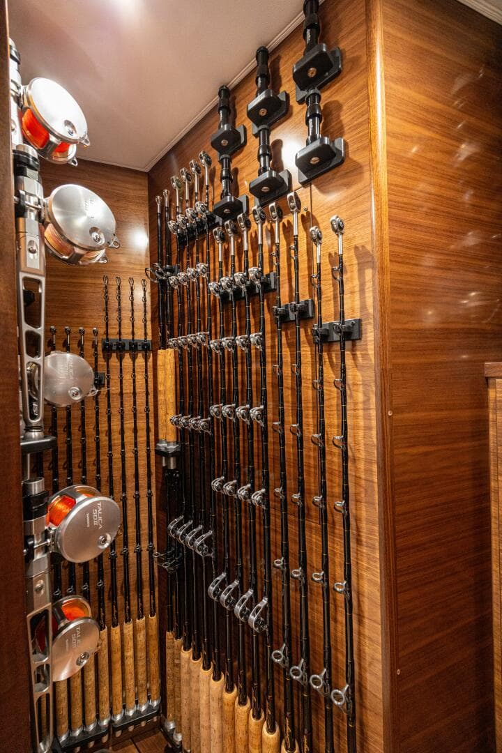 2025 Viking 82 Convertible — photo 39