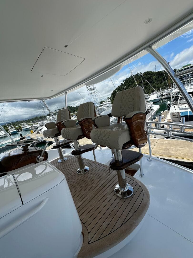 2025 Viking 82 Convertible — photo 49