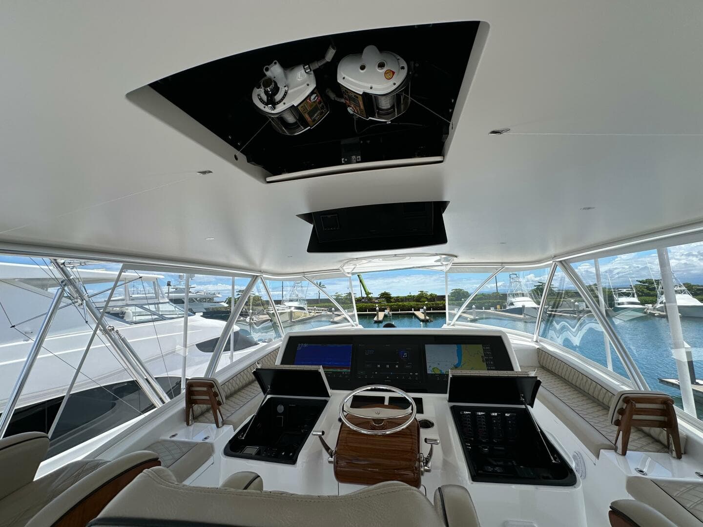 2025 Viking 82 Convertible — photo 50