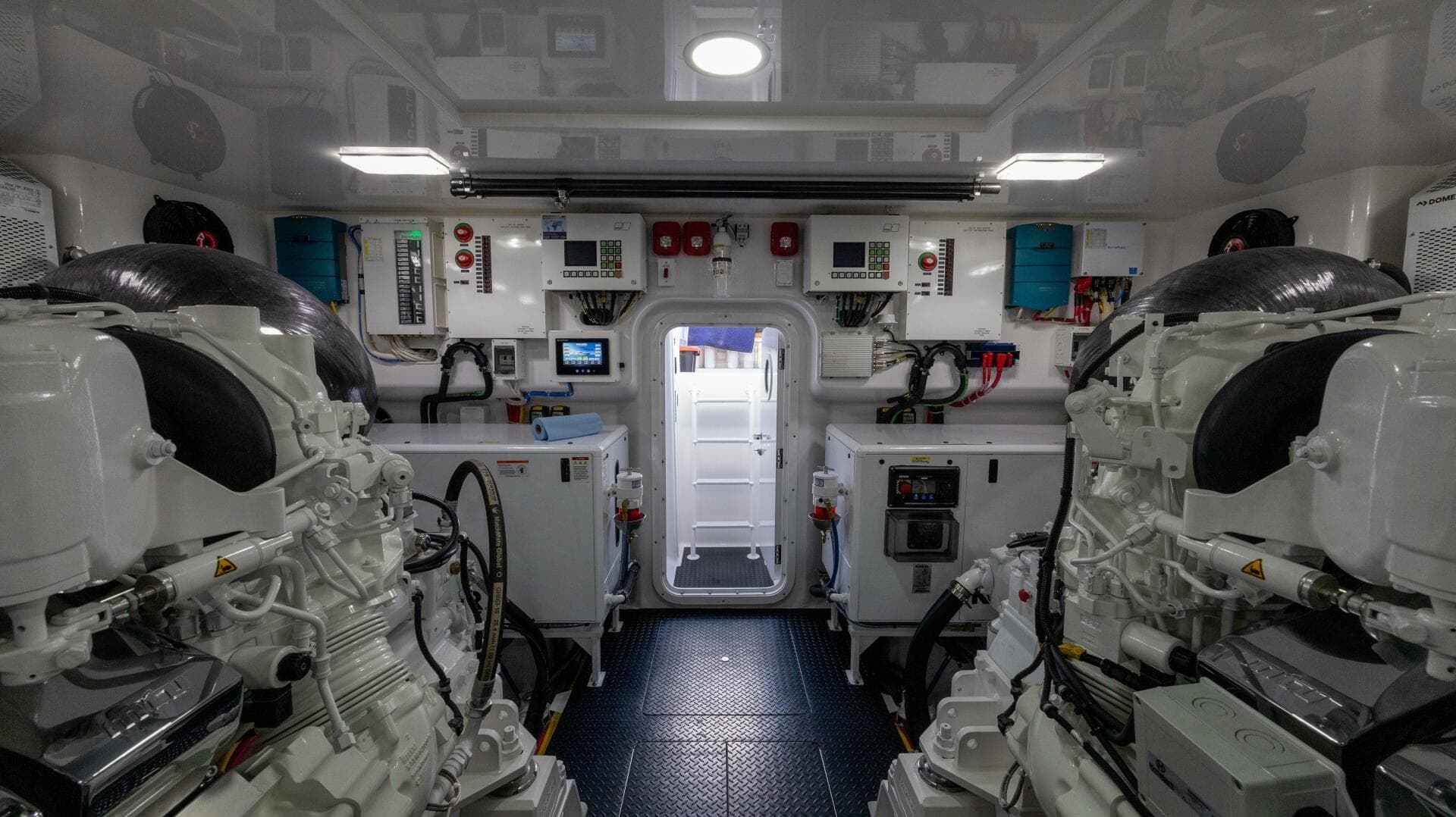 2025 Viking 82 Convertible — photo 58