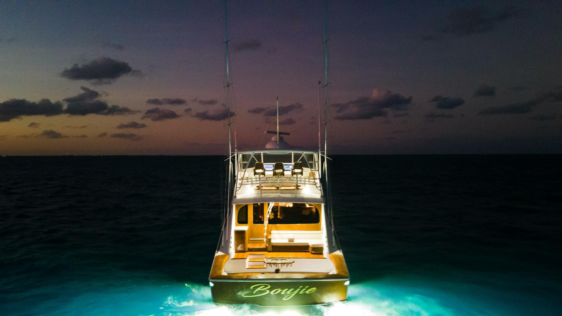 2025 Viking 82 Convertible — photo 4