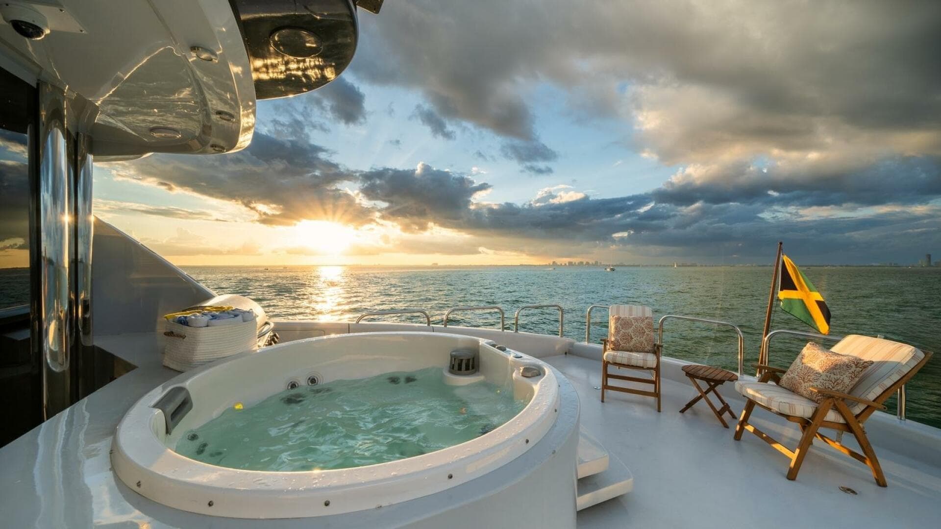 2002 Lazzara Yachts — photo 15