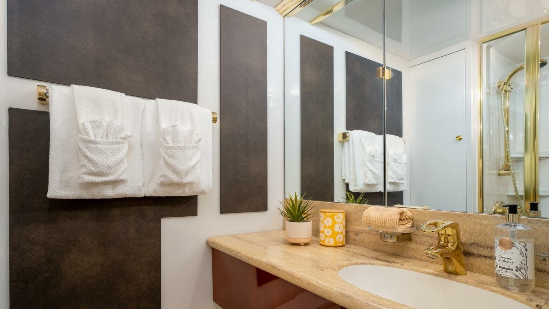 2002 Lazzara Yachts — photo 21