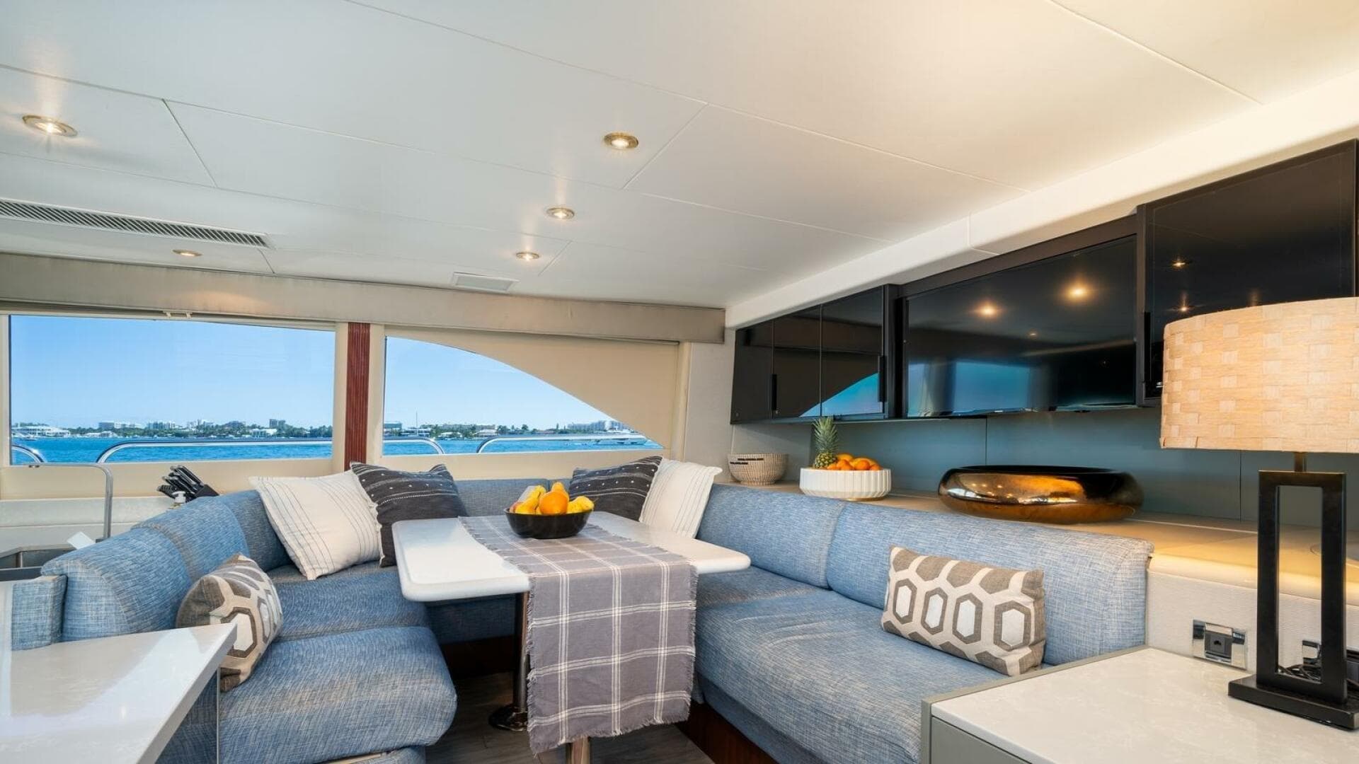 2002 Lazzara Yachts — photo 9