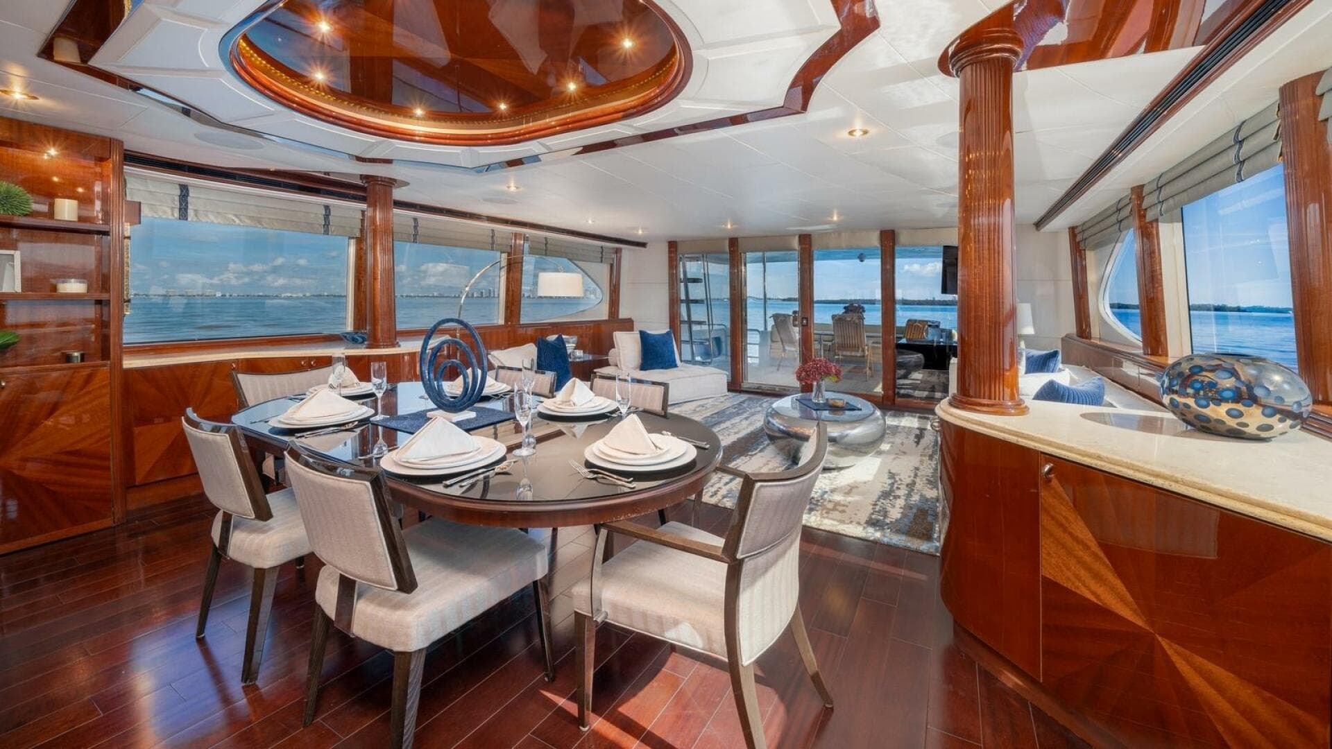 2002 Lazzara Yachts — photo 6