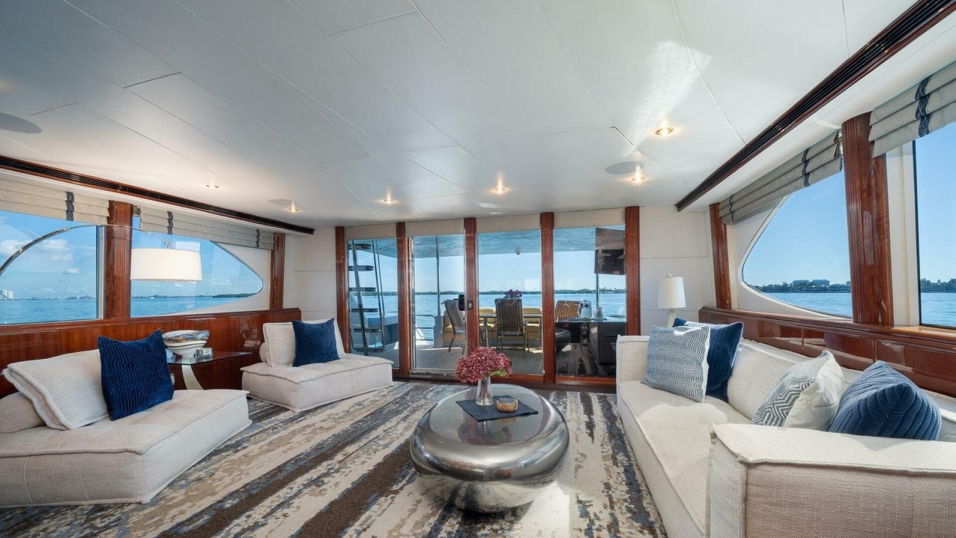 2002 Lazzara Yachts — photo 4