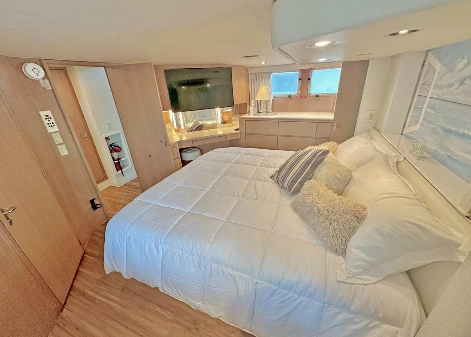 1994 Hatteras Cockpit — photo 34