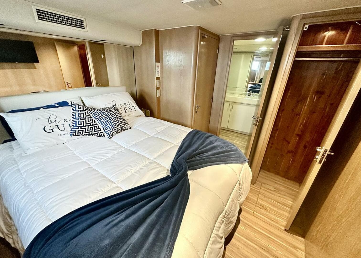 1994 Hatteras Cockpit — photo 6