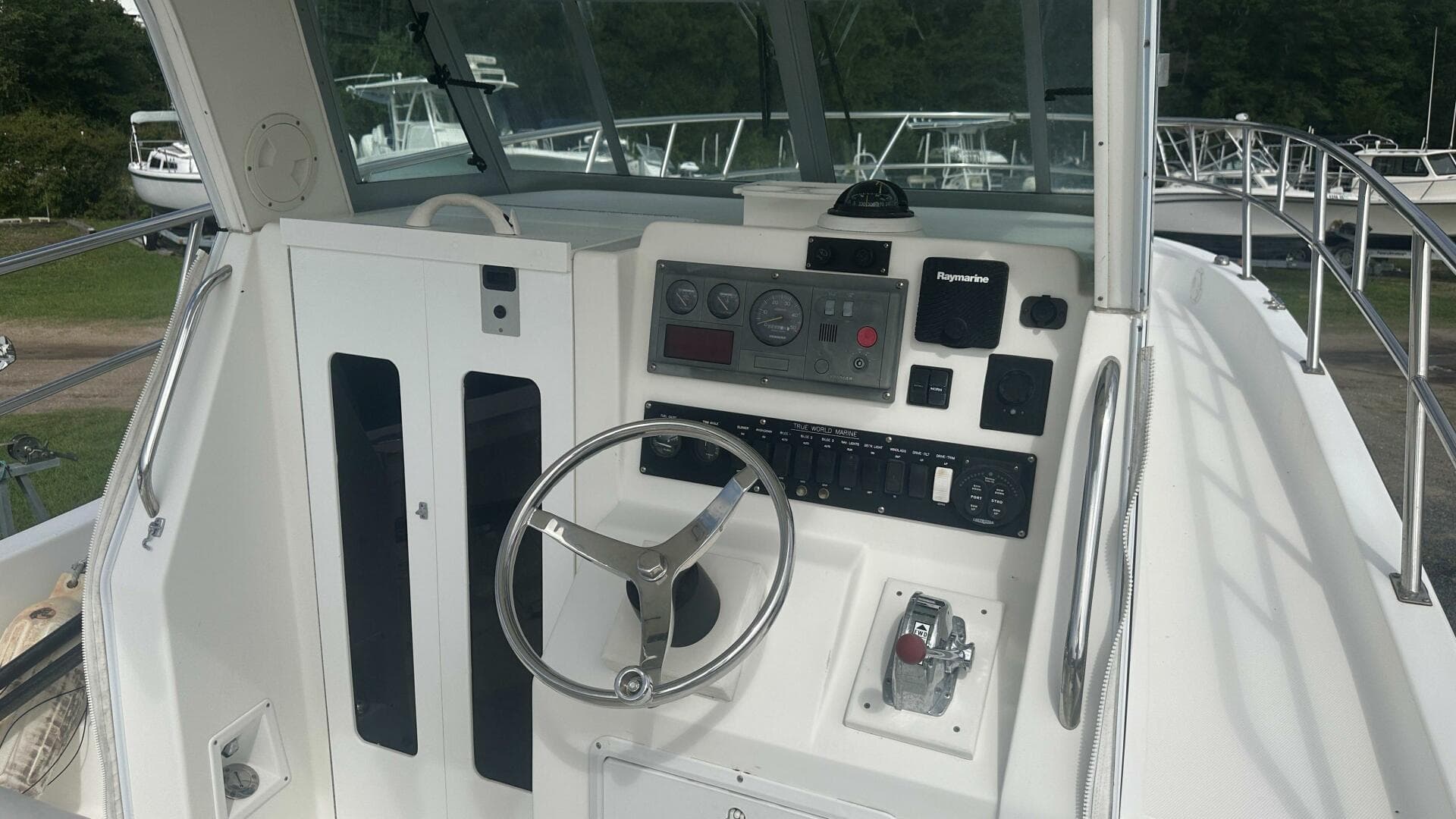 2003 True World Marine Te 288 — photo 5