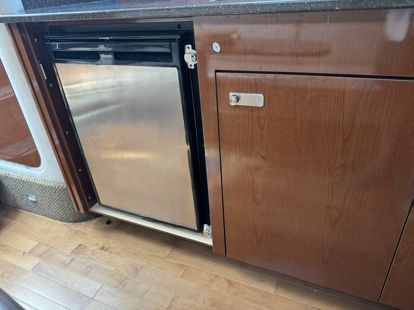 2012 Sea Ray 370 Sundancer — photo 15