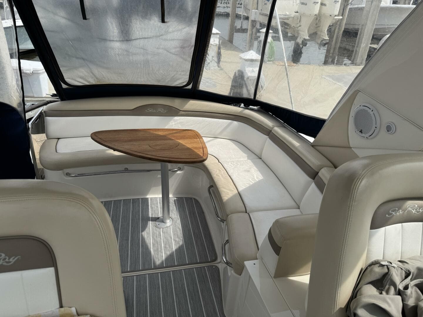 2012 Sea Ray 370 Sundancer — photo 18