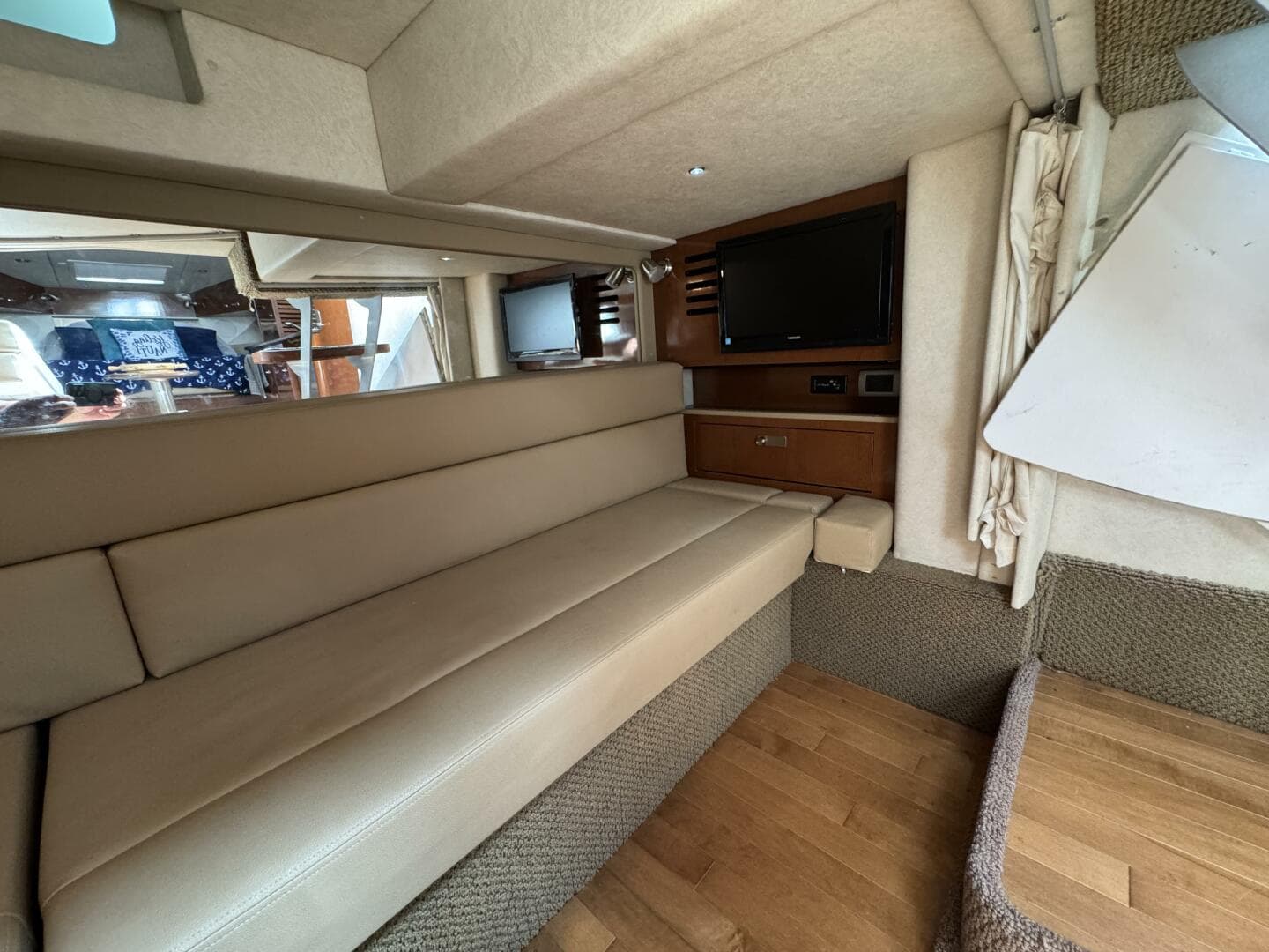 2012 Sea Ray 370 Sundancer — photo 10
