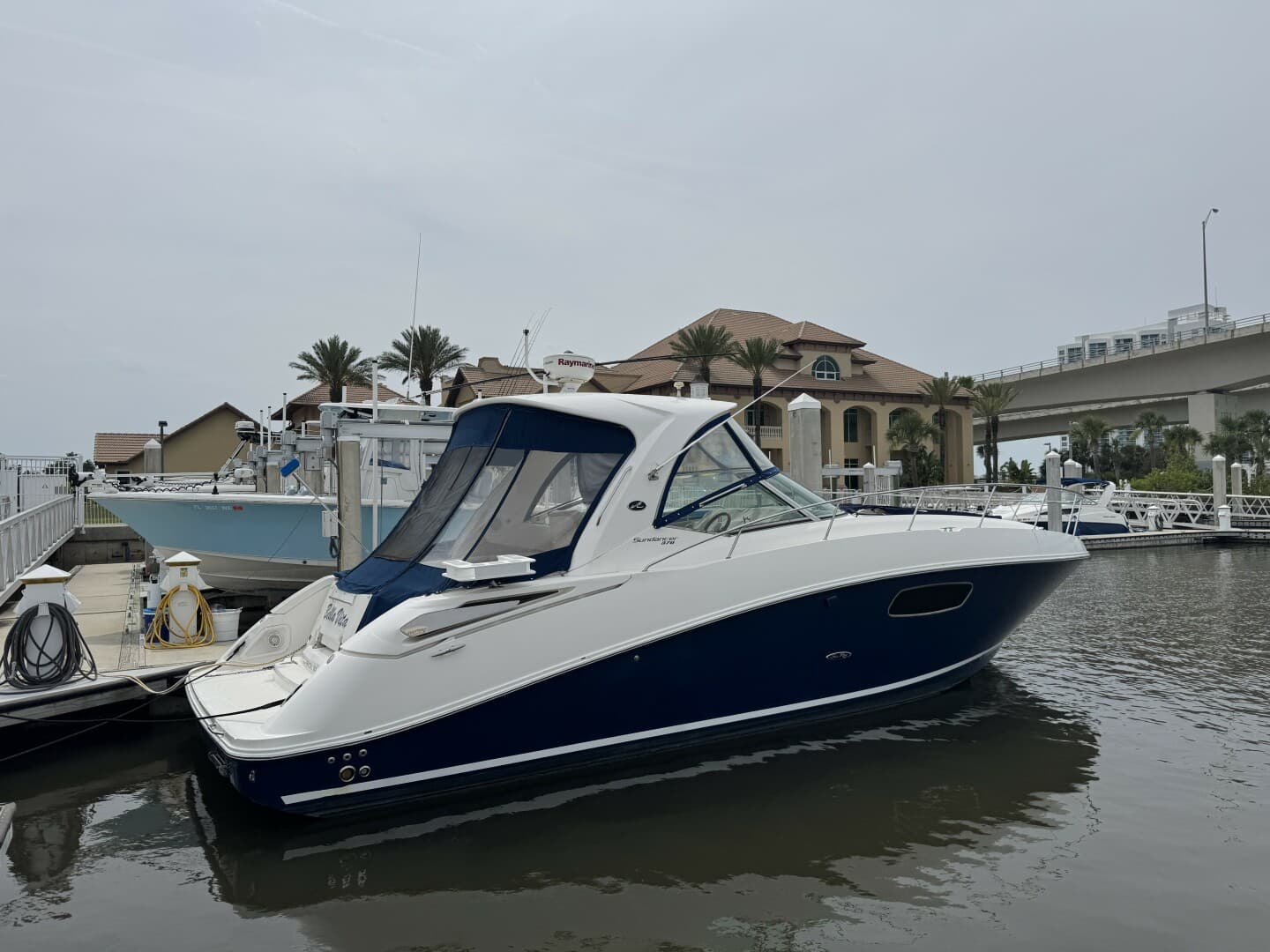 2012 Sea Ray 370 Sundancer — photo 2