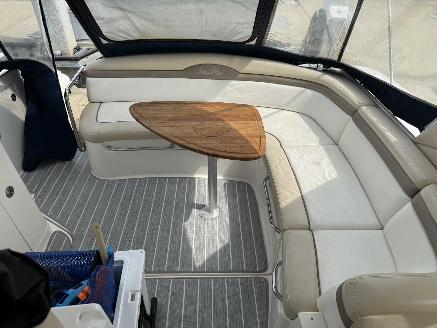 2012 Sea Ray 370 Sundancer — photo 19