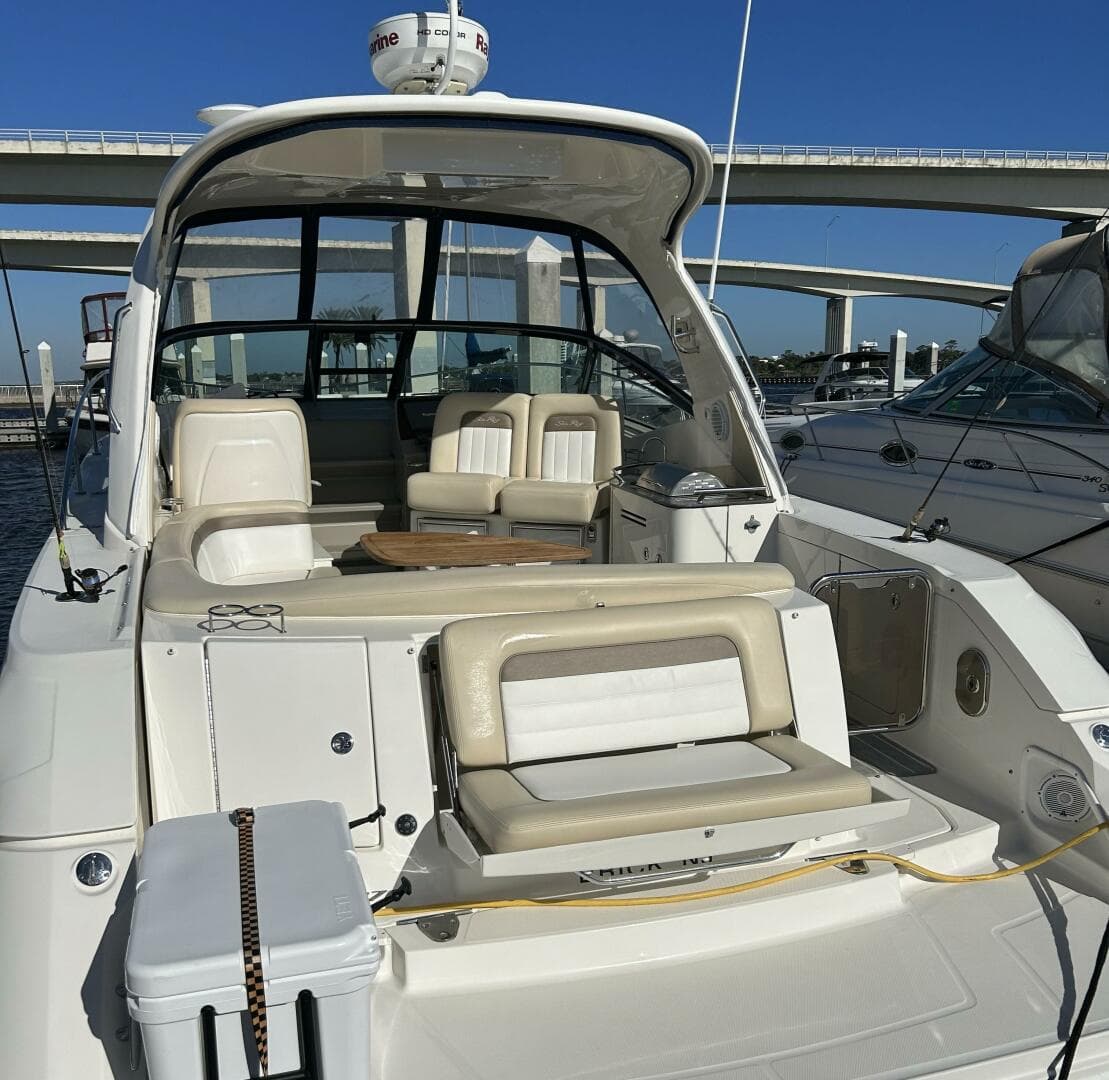 2012 Sea Ray 370 Sundancer — photo 5