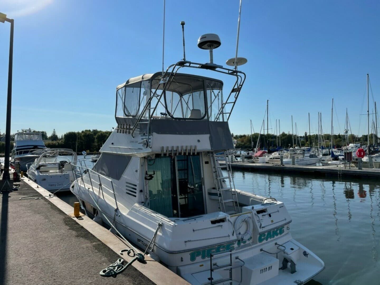 1994 Cruisers Yachts 3380 — photo 2