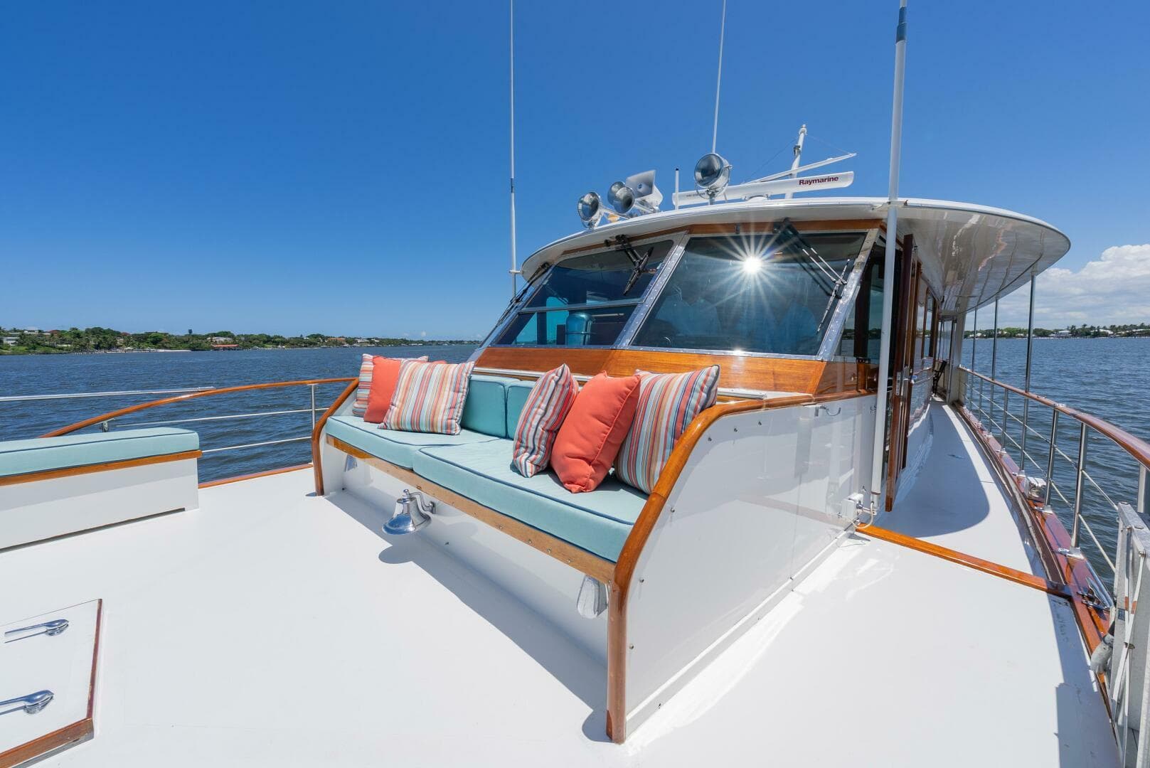 1970 Trumpy Houseboat — photo 34