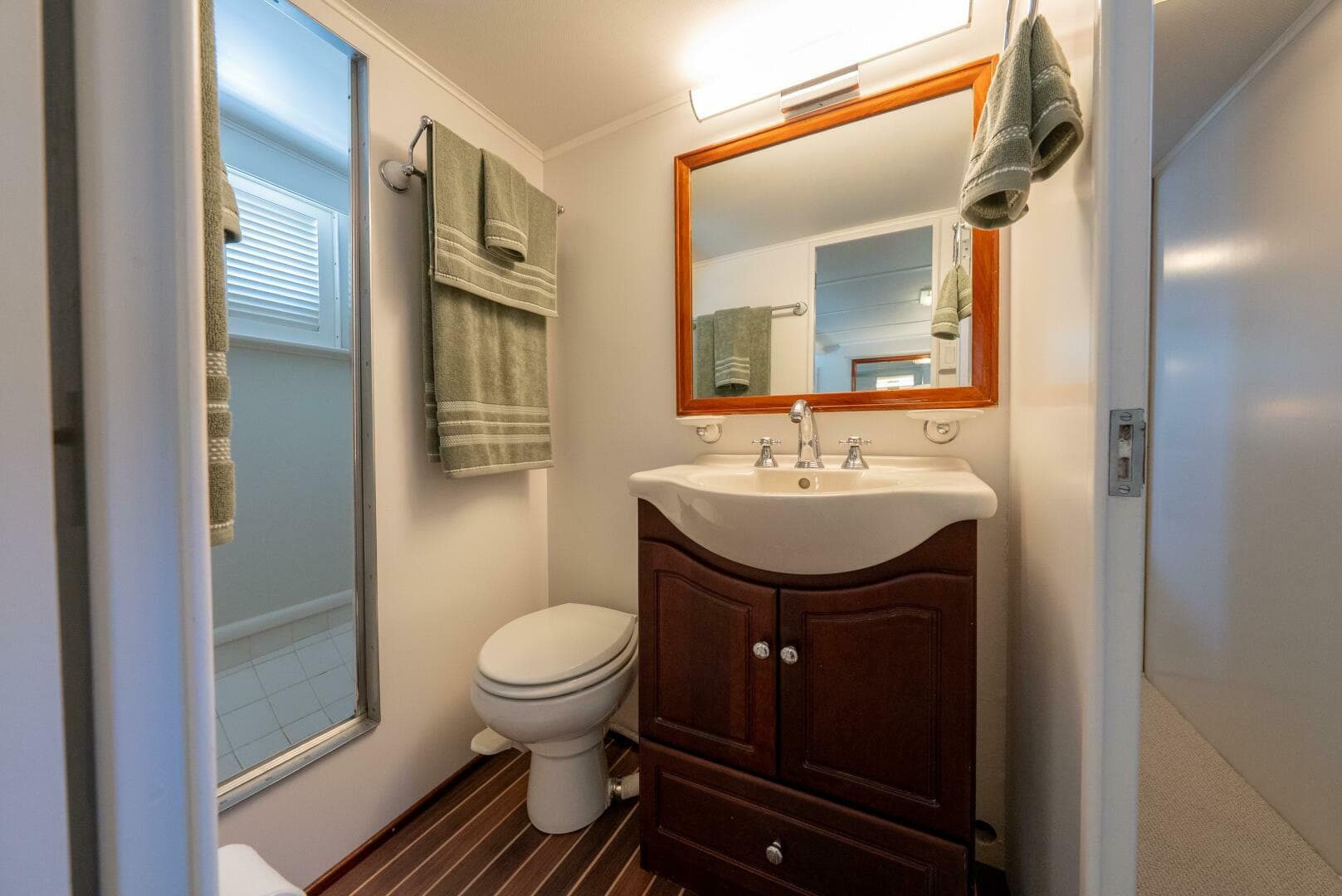 1970 Trumpy Houseboat — photo 20