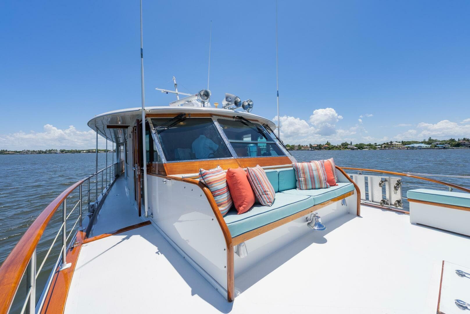 1970 Trumpy Houseboat — photo 33