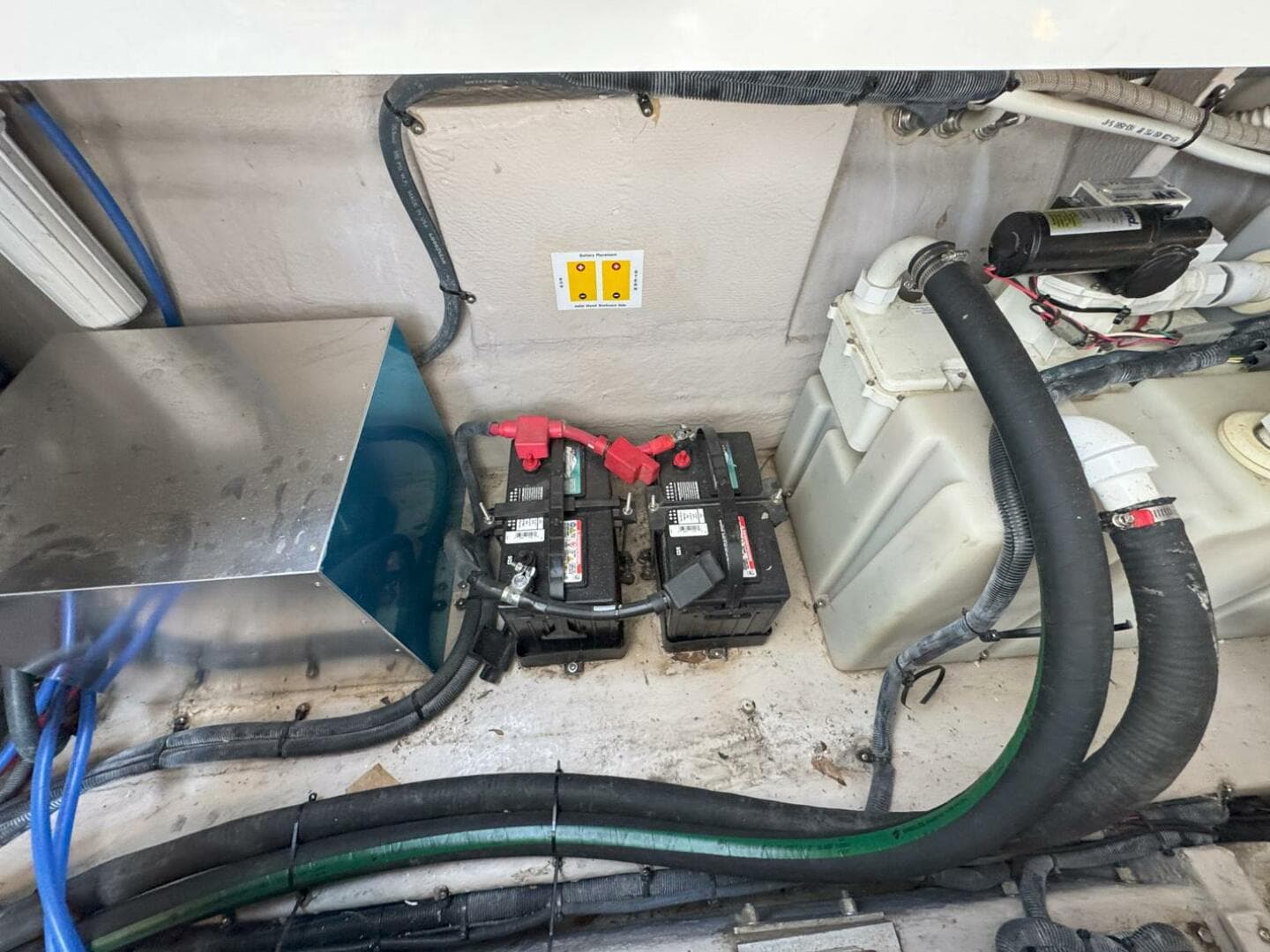 2009 Sea Ray 440 Sundancer — photo 39