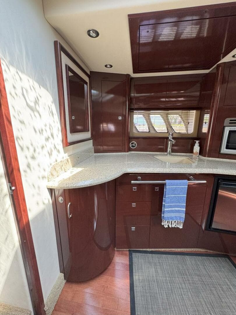 2009 Sea Ray 440 Sundancer — photo 21