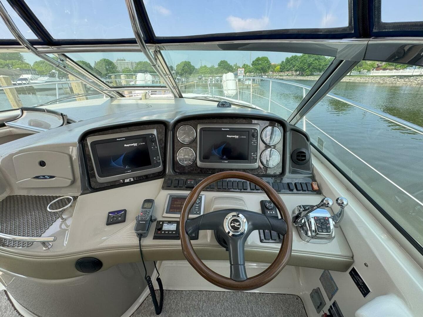 2009 Sea Ray 440 Sundancer — photo 6