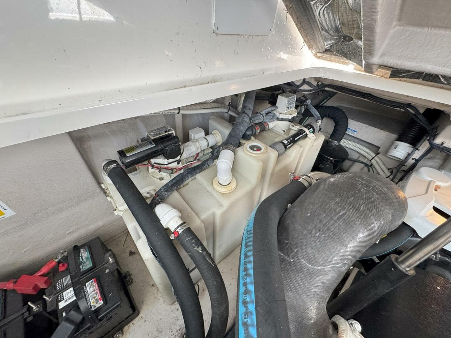 2009 Sea Ray 440 Sundancer — photo 40