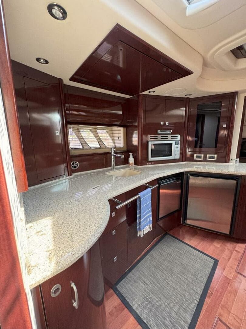 2009 Sea Ray 440 Sundancer — photo 19