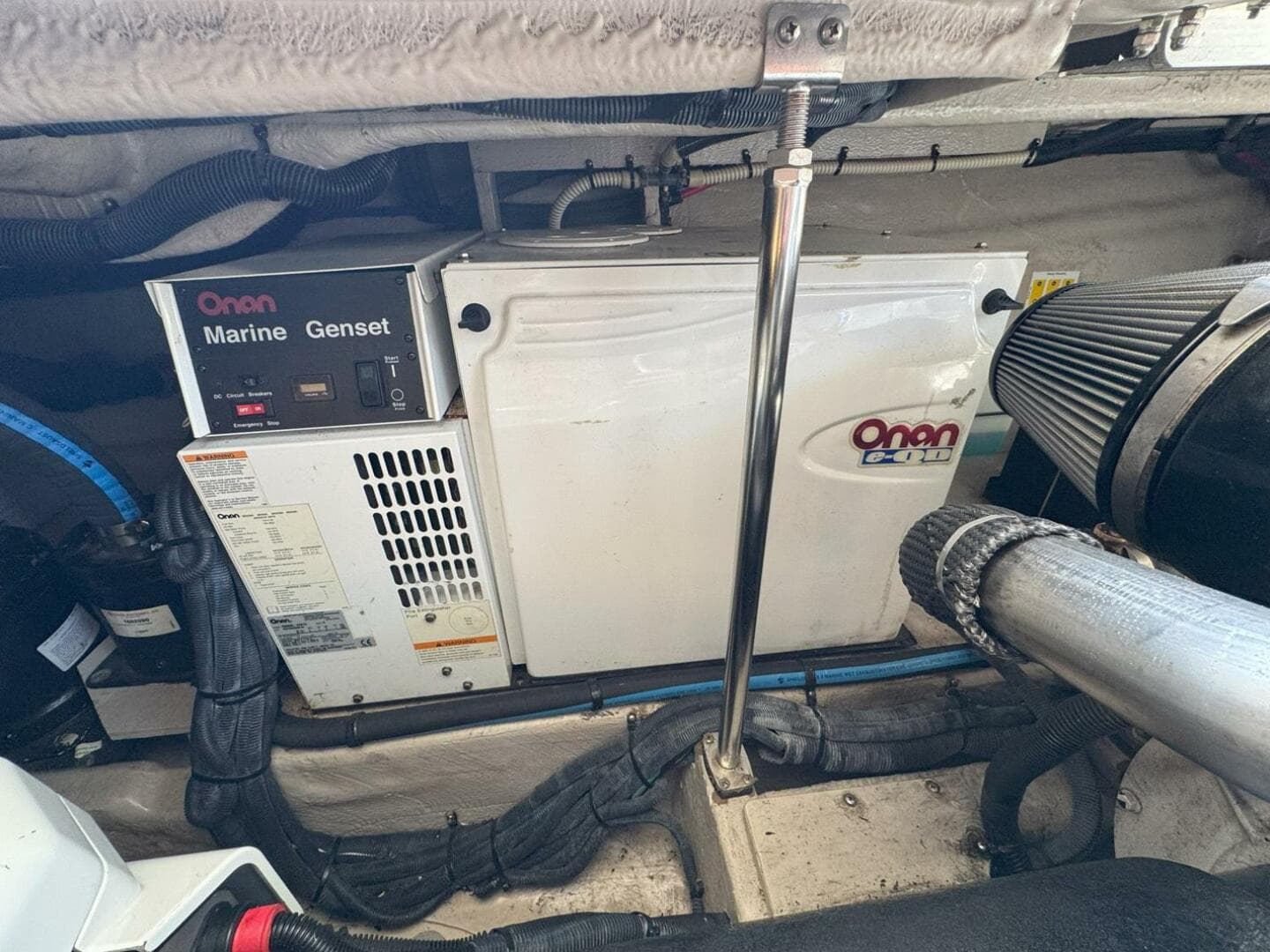 2009 Sea Ray 440 Sundancer — photo 36