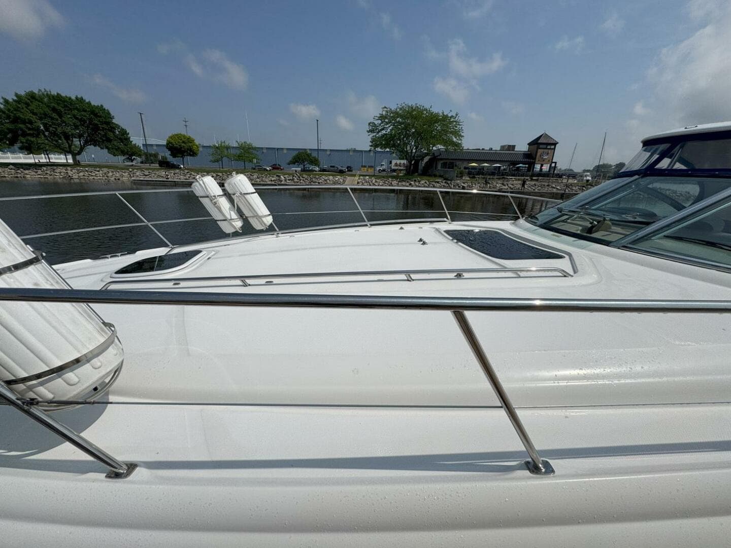 2009 Sea Ray 440 Sundancer — photo 44