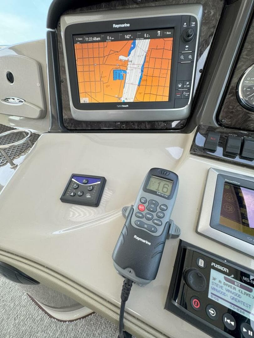 2009 Sea Ray 440 Sundancer — photo 9