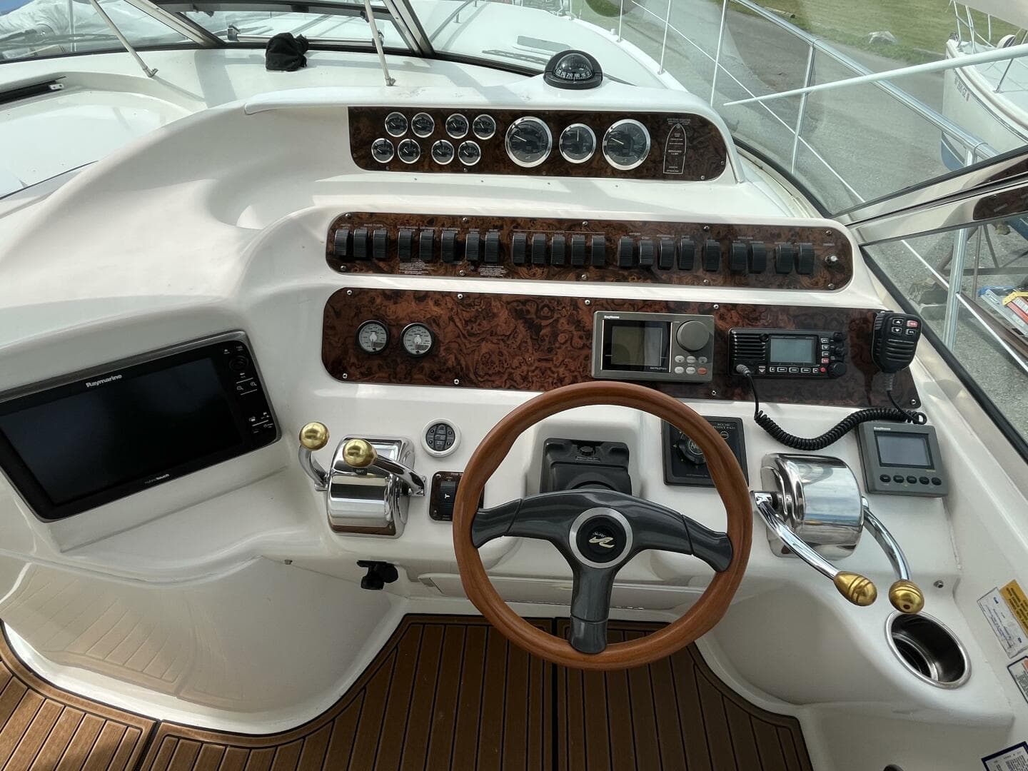 1999 Sea Ray 400 Sundancer — photo 31