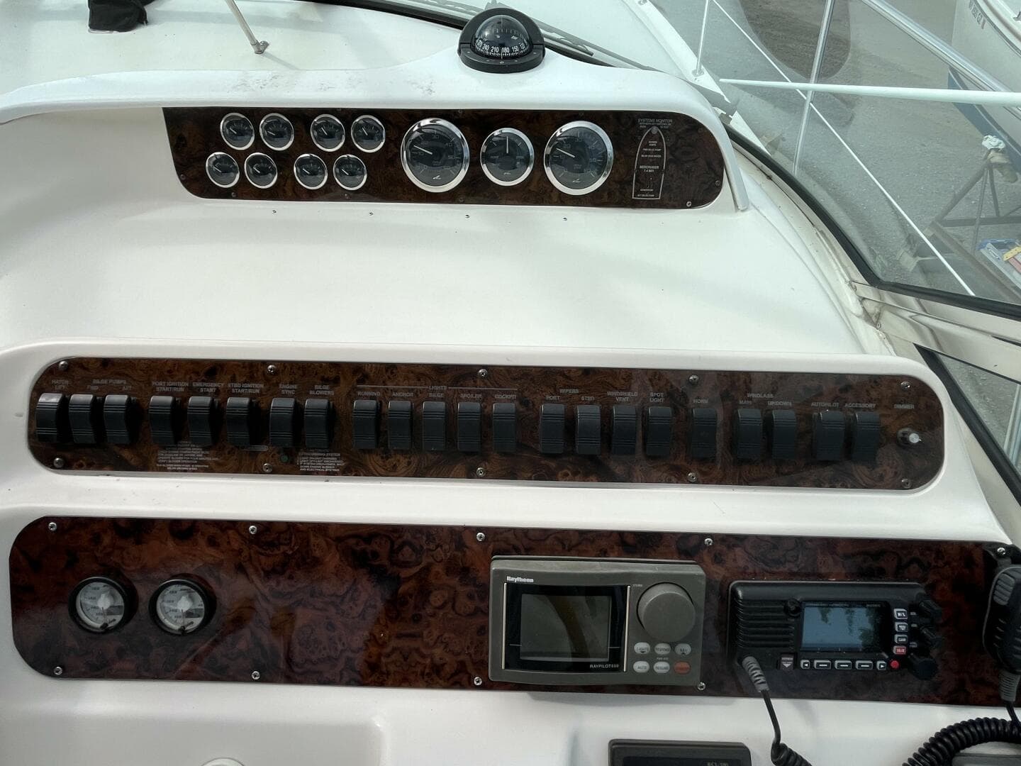 1999 Sea Ray 400 Sundancer — photo 34