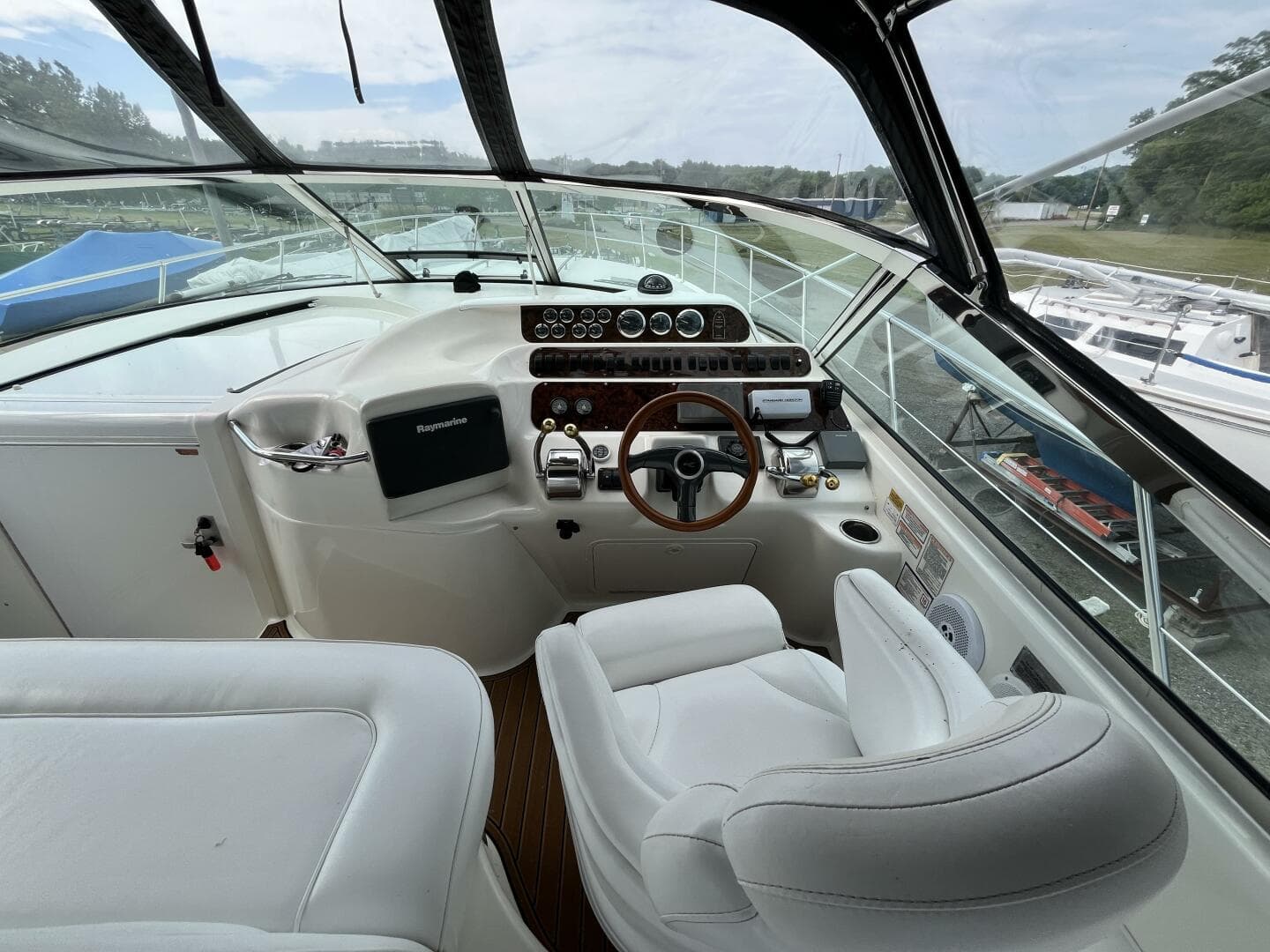1999 Sea Ray 400 Sundancer — photo 29