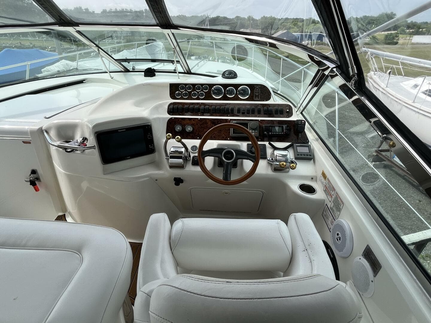 1999 Sea Ray 400 Sundancer — photo 30