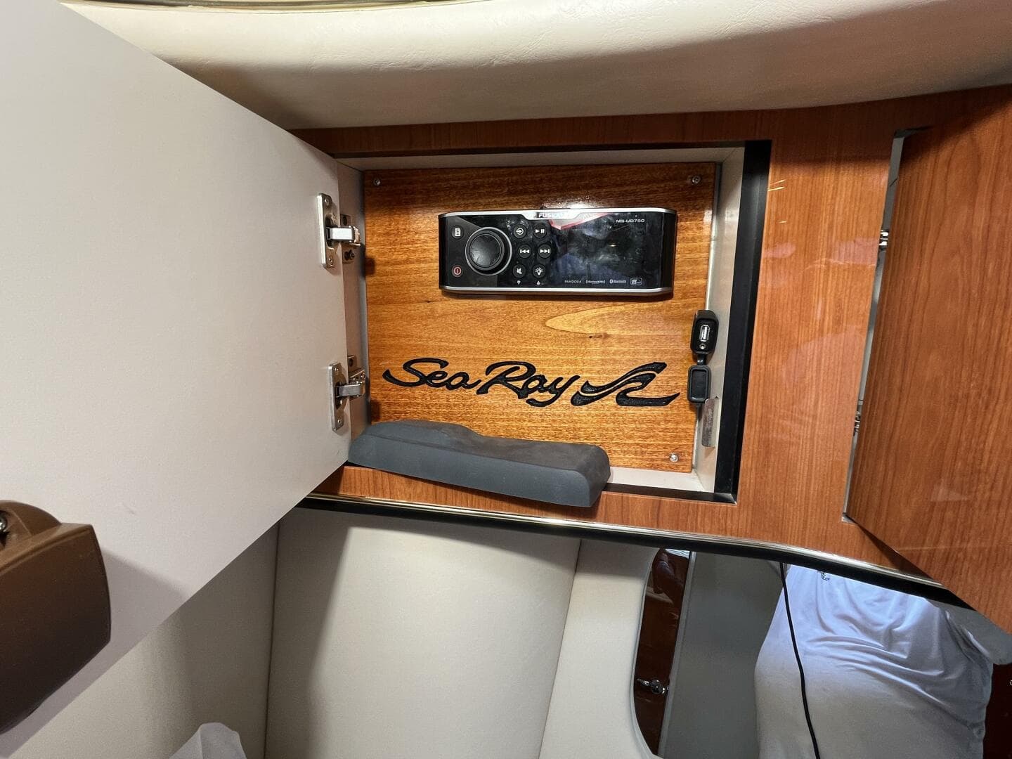1999 Sea Ray 400 Sundancer — photo 65