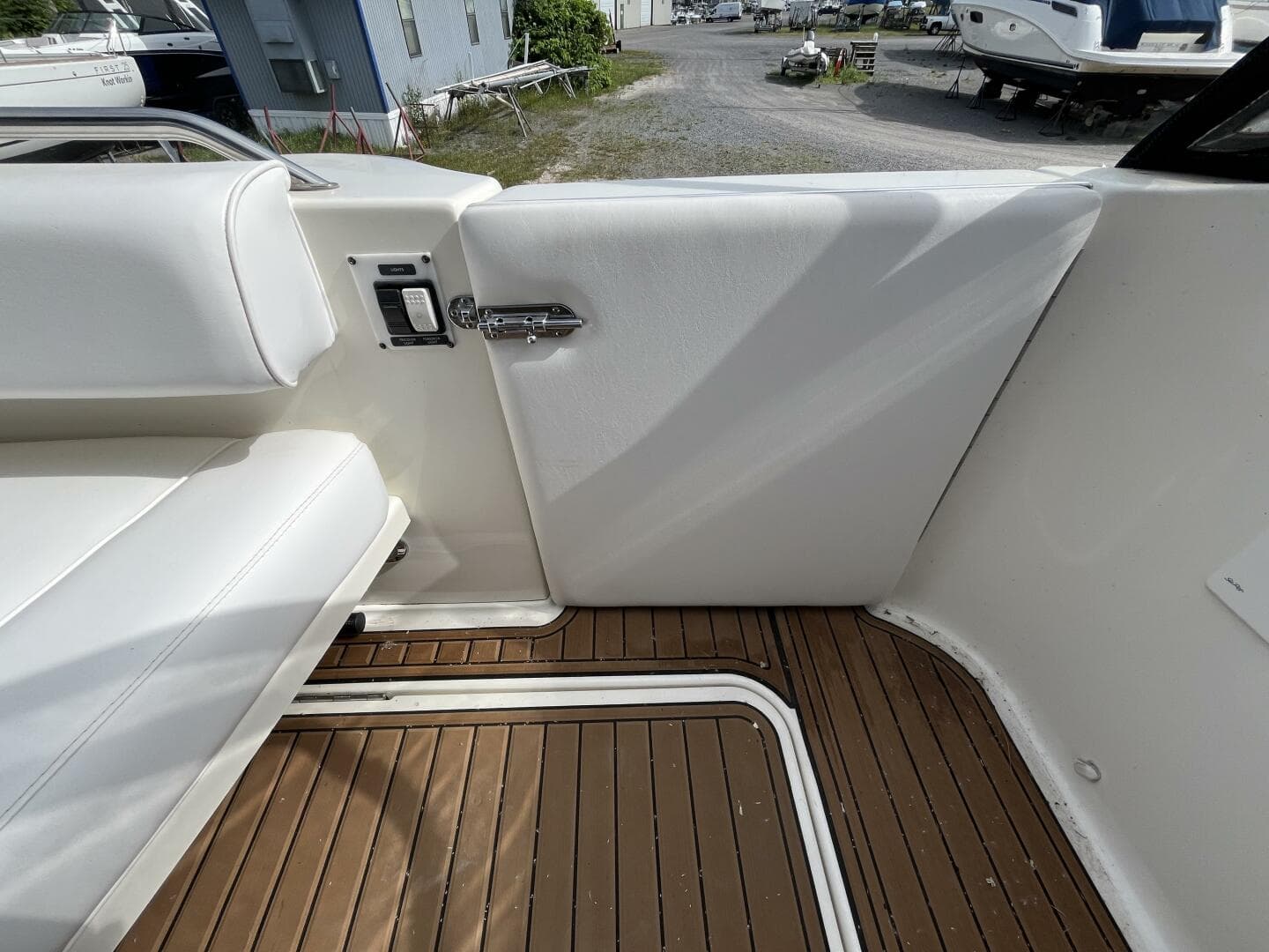 1999 Sea Ray 400 Sundancer — photo 16