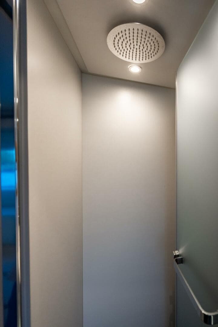 2023 Azimut Fly 68 — photo 19