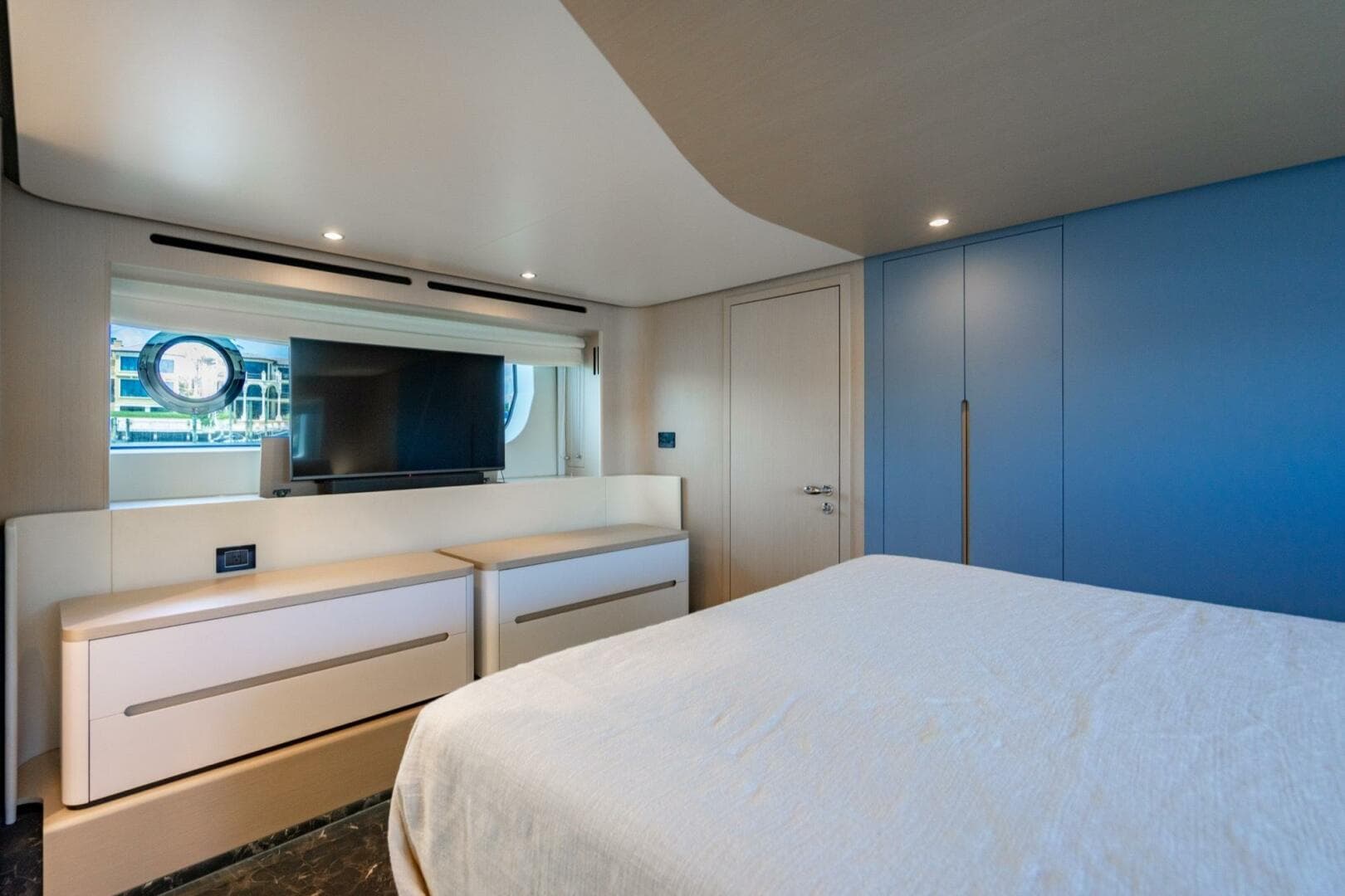 2023 Azimut Fly 68 — photo 15