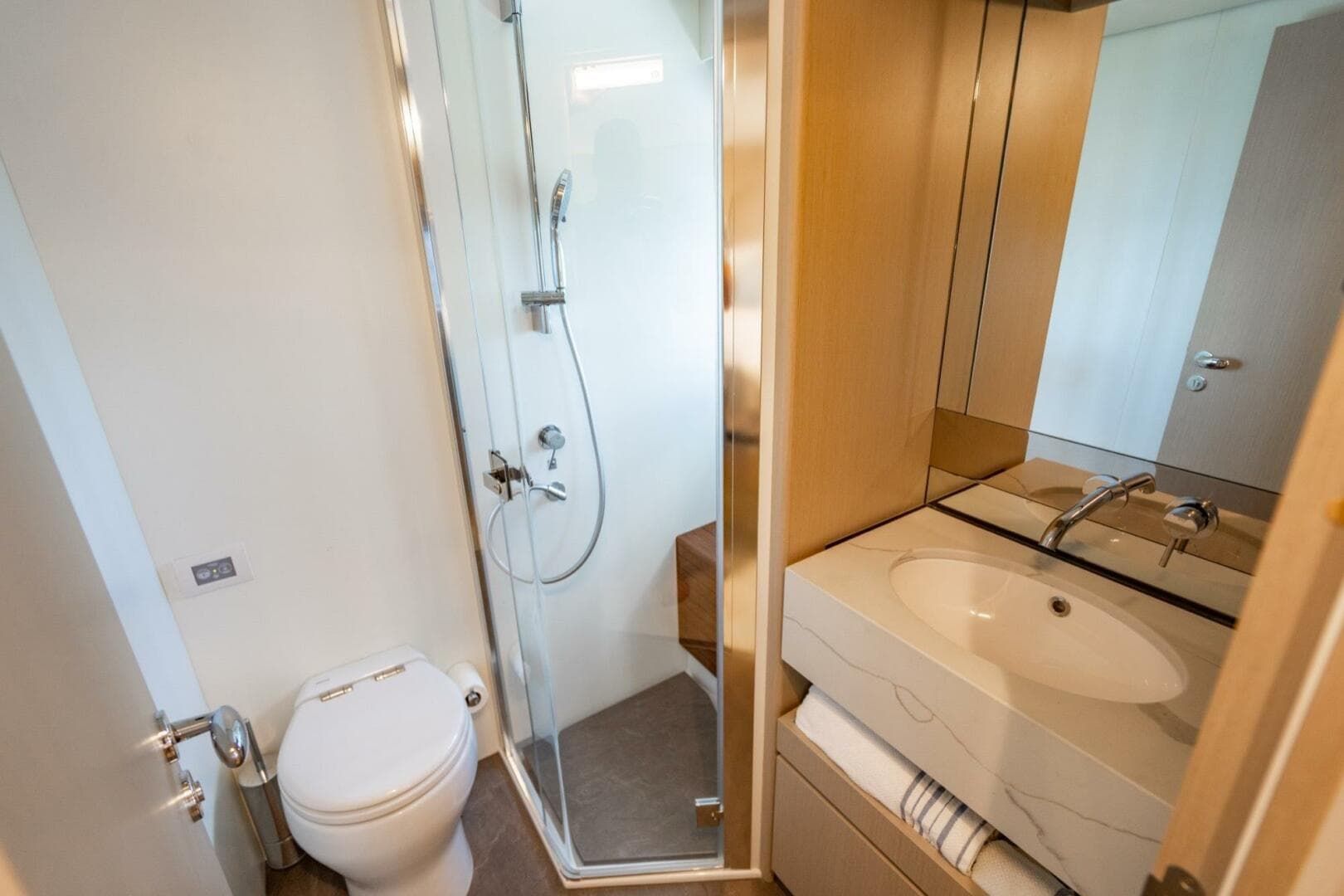 2023 Azimut Fly 68 — photo 21